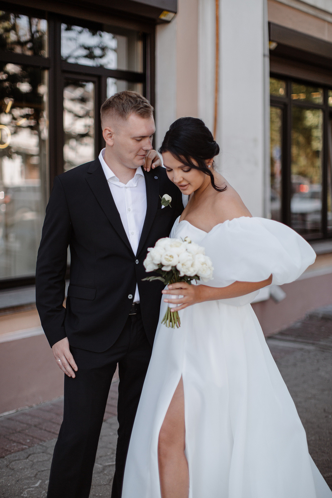  Романтическая свадебная церемония на лесной опушке