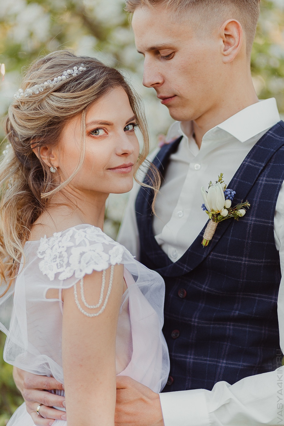 Роскошные кристальные подсвечники, используемые в декоре свадебного стола