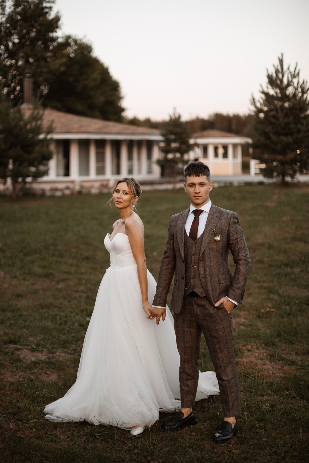  Счастливый момент для молодоженов