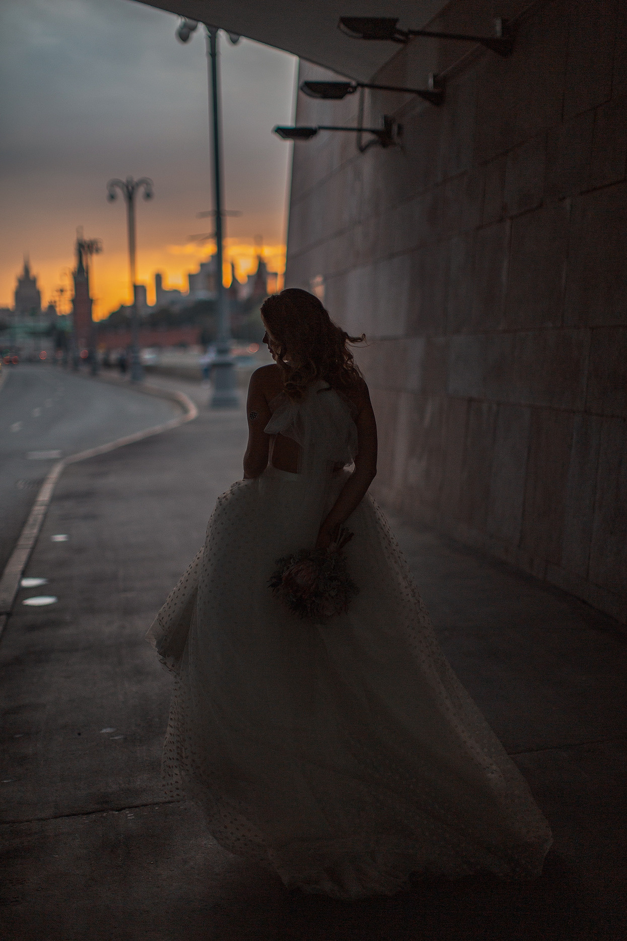  Свадебная фотосессия возле Аллеи статуэток