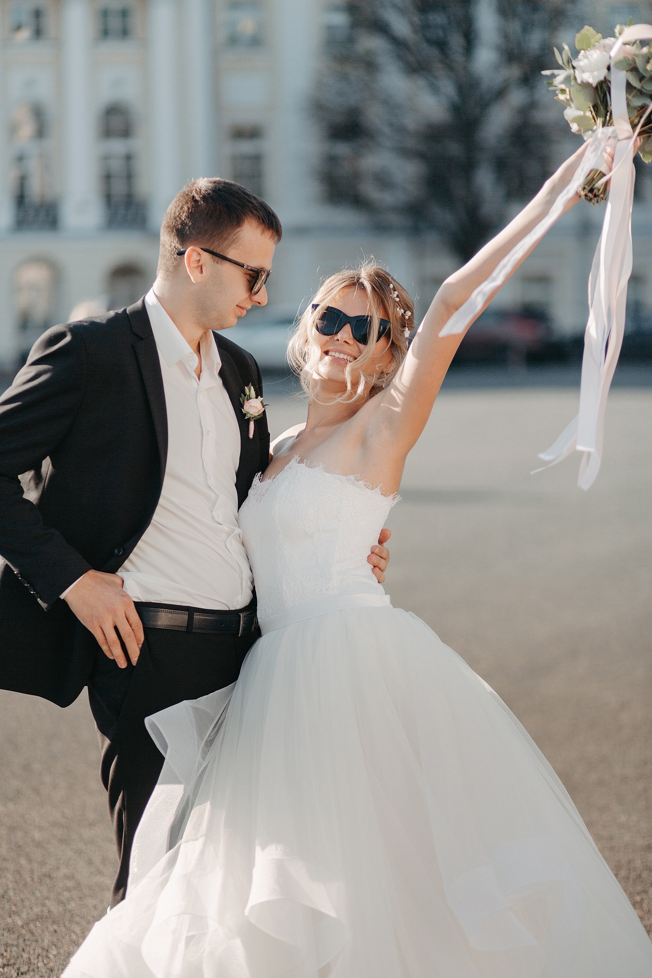 Композиционная свадебная фотография