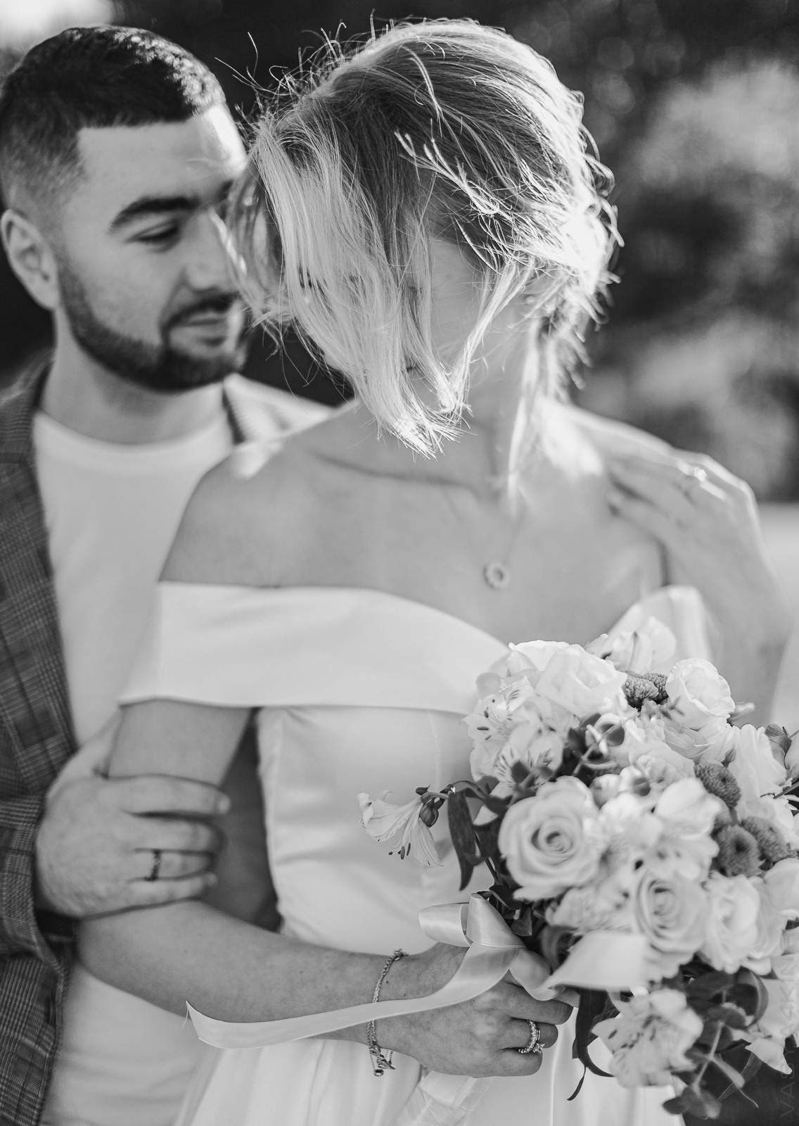 Свадебный банкет с элегантными столами и драпировками