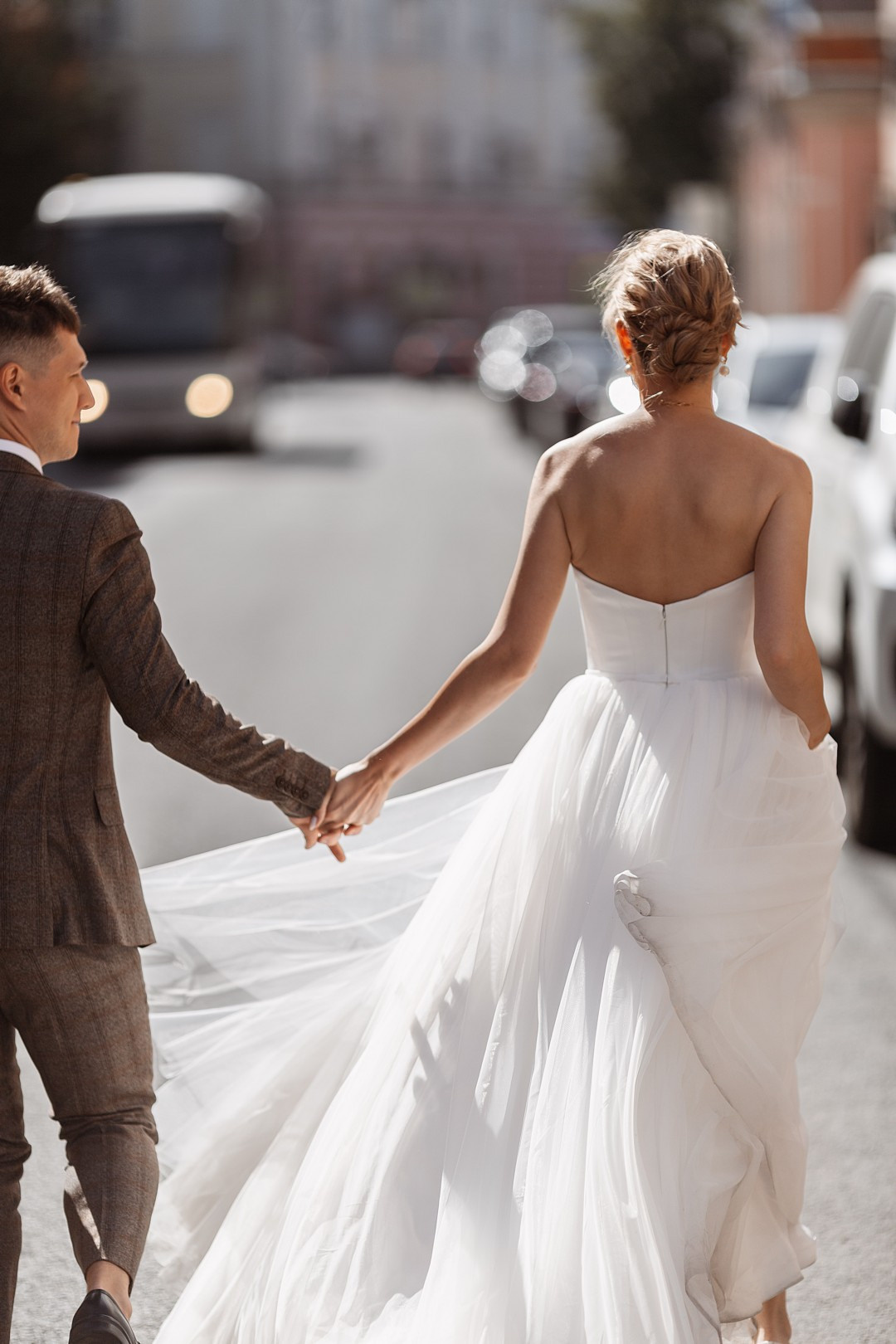  Любовные моменты возле памятника Владимиру Великому