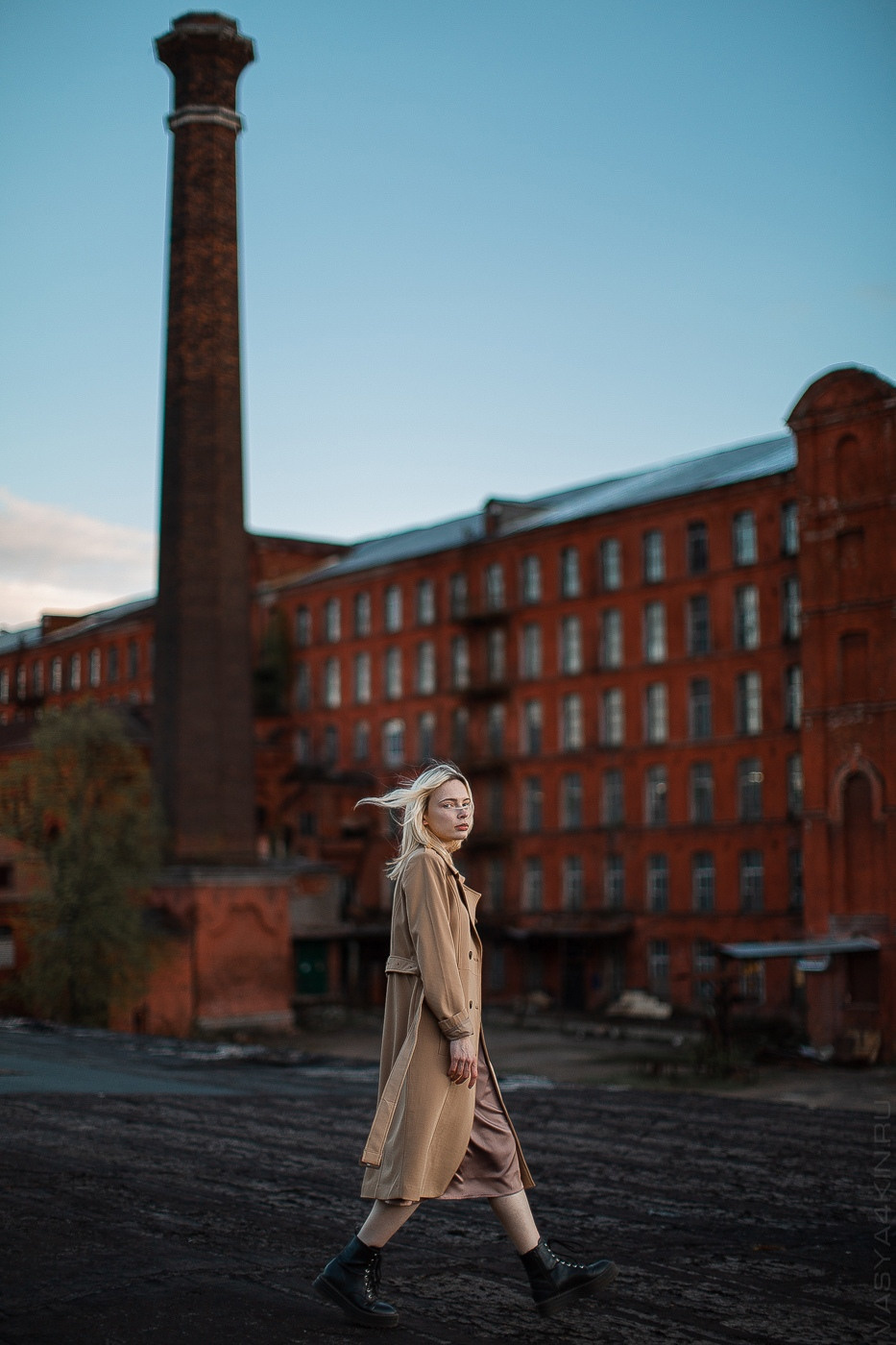 Фотография свадебной прически с использованием украшений из жемчуга