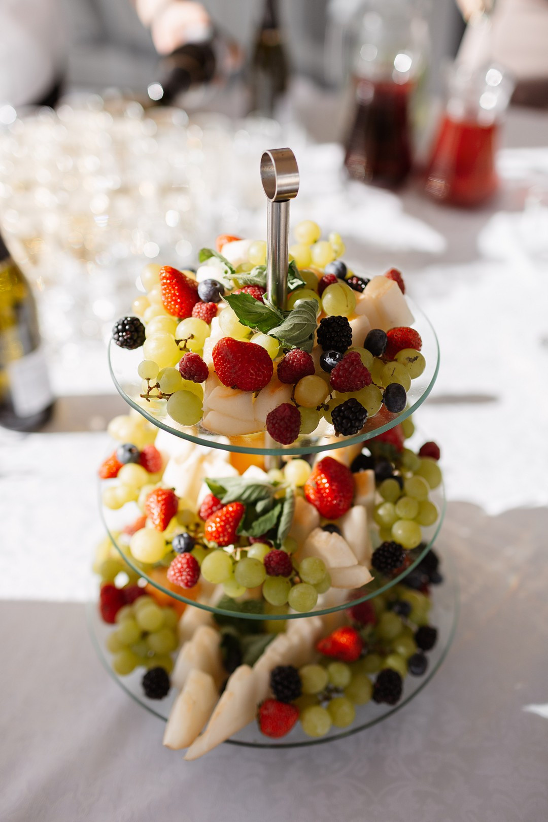  Поцелуй в обрамлении величественной архитектуры