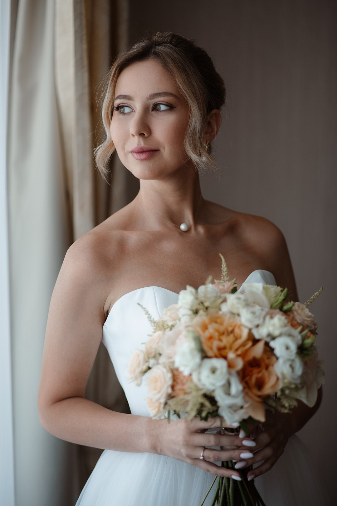  Свадебные фото возле старинных памятников