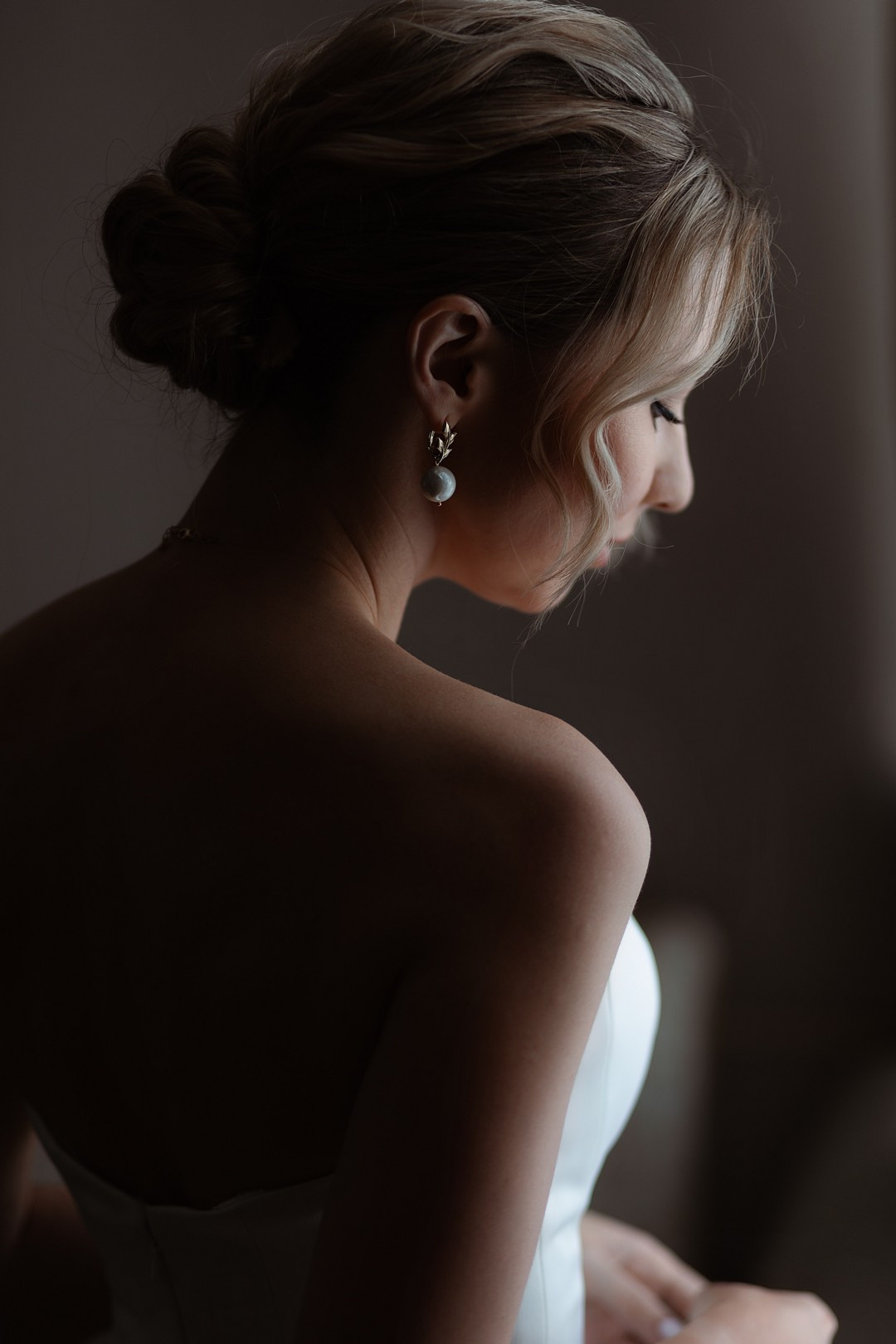  Поцелуй возле памятника Дьяконову