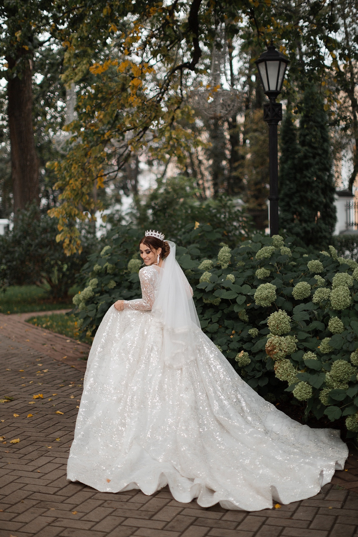 Свадебный букет невесты, состоящий из орхидей и калл