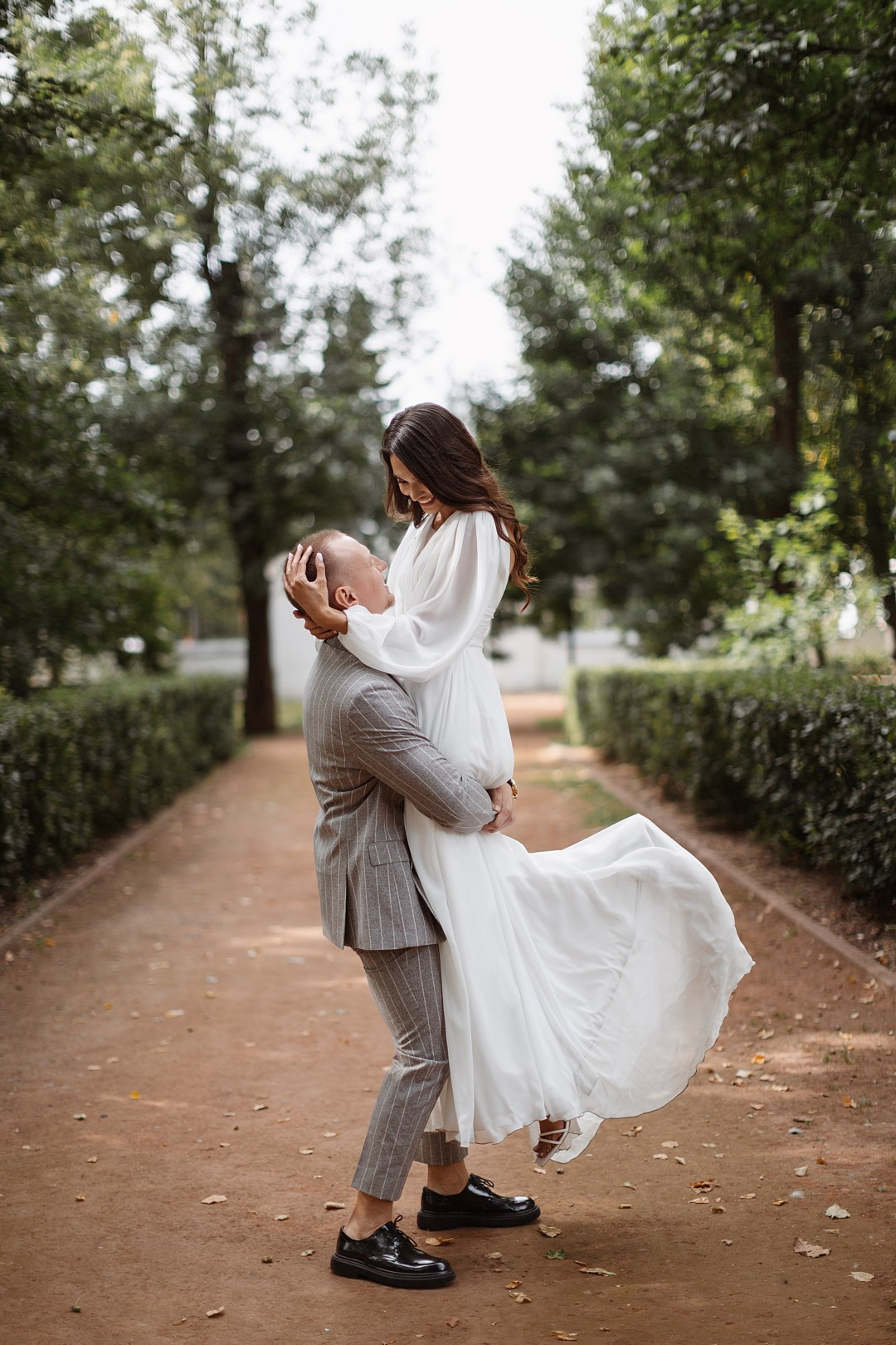 Глемпинг парк атмосфера и изысканная свадебная романтика в фотографиях. Свадебный фотограф Ярославль Дмитрий Васячкин