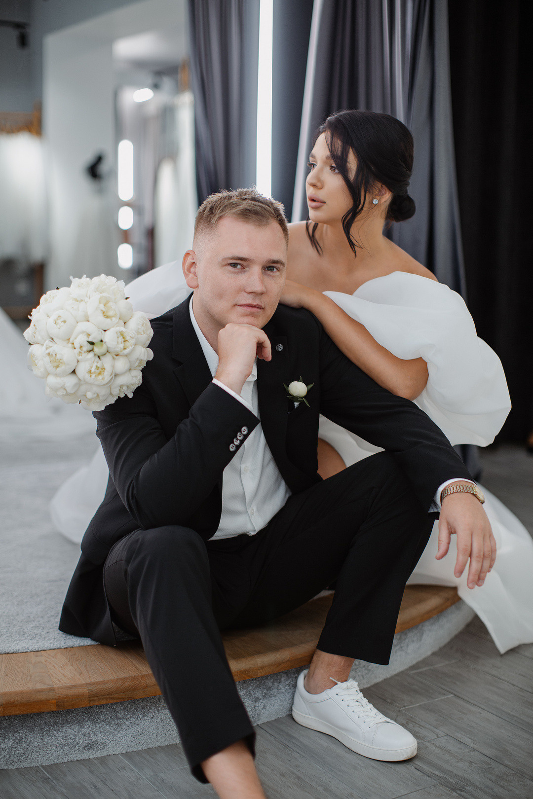  Поцелуи молодоженов с видом на завораживающий пейзаж