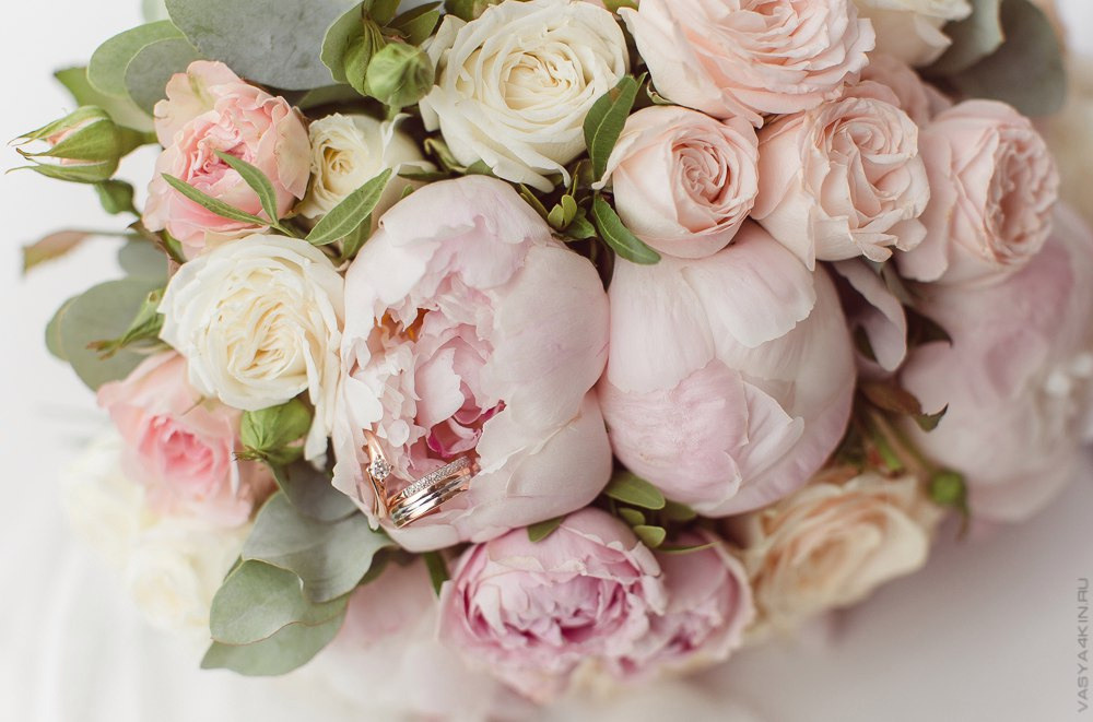 Яркие эмоции на свадебной фотографии