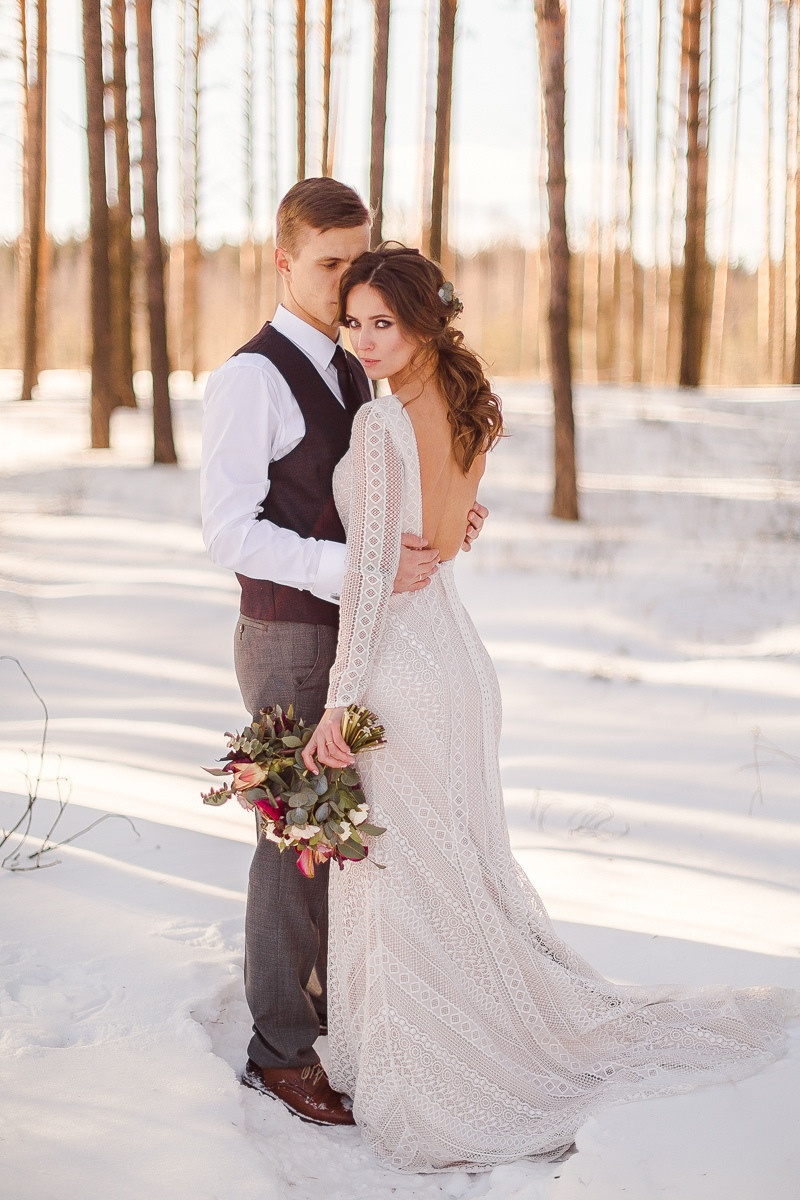 Фотосессия на фоне архитектурных сооружений на свадьбу в Ярославле