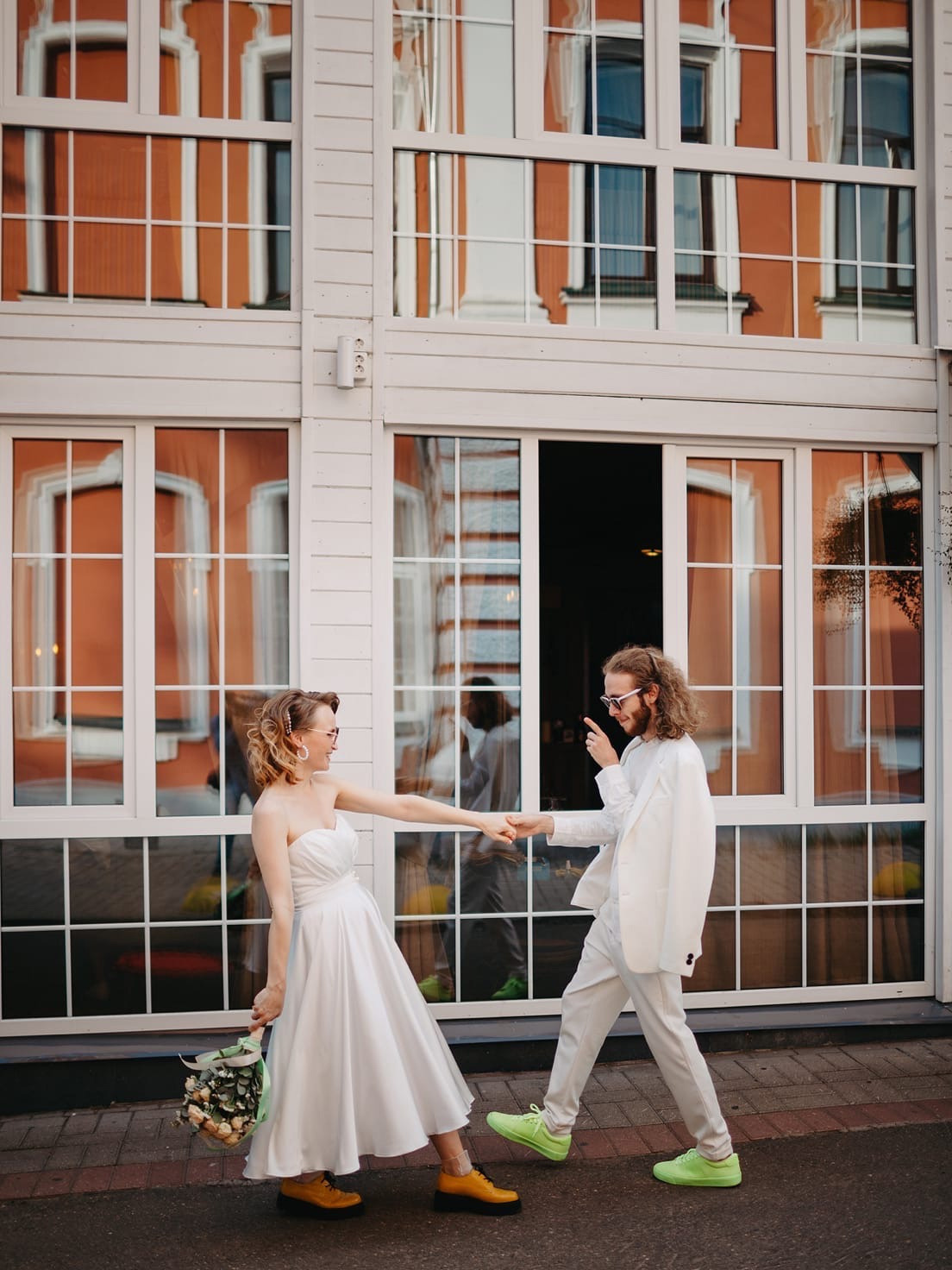 Сочные цвета на свадебных снимках ярославля под веселую музыку. Свадебный фотограф Ярославль Дмитрий Васячкин