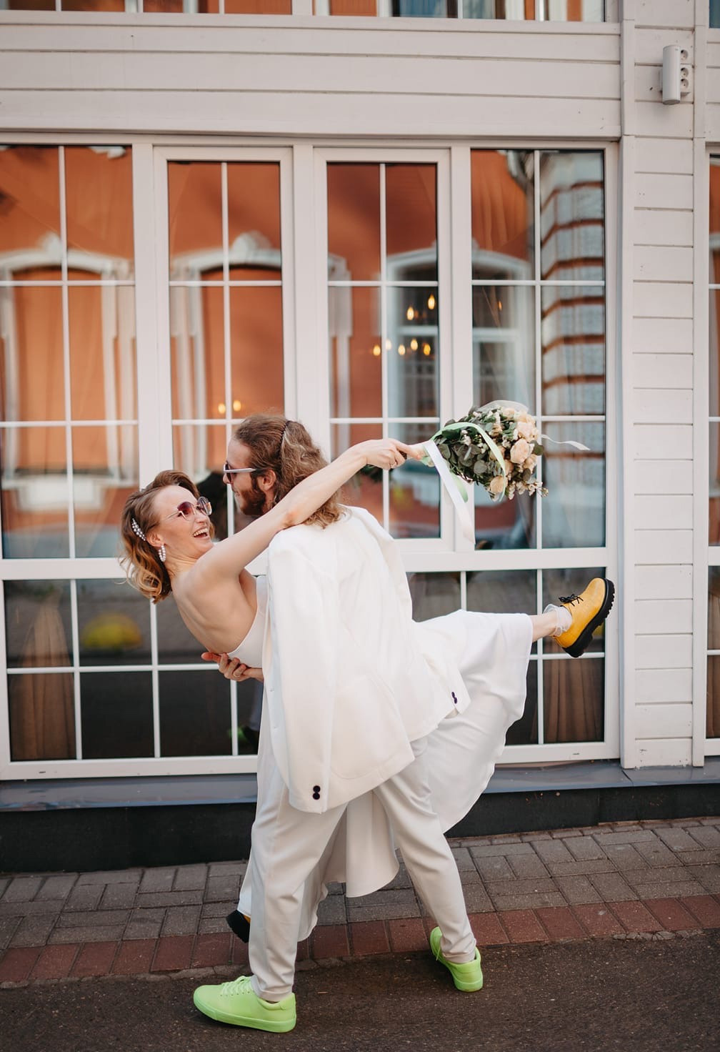 Сочные цвета на свадебных снимках ярославля под веселую музыку. Свадебный фотограф Ярославль Дмитрий Васячкин