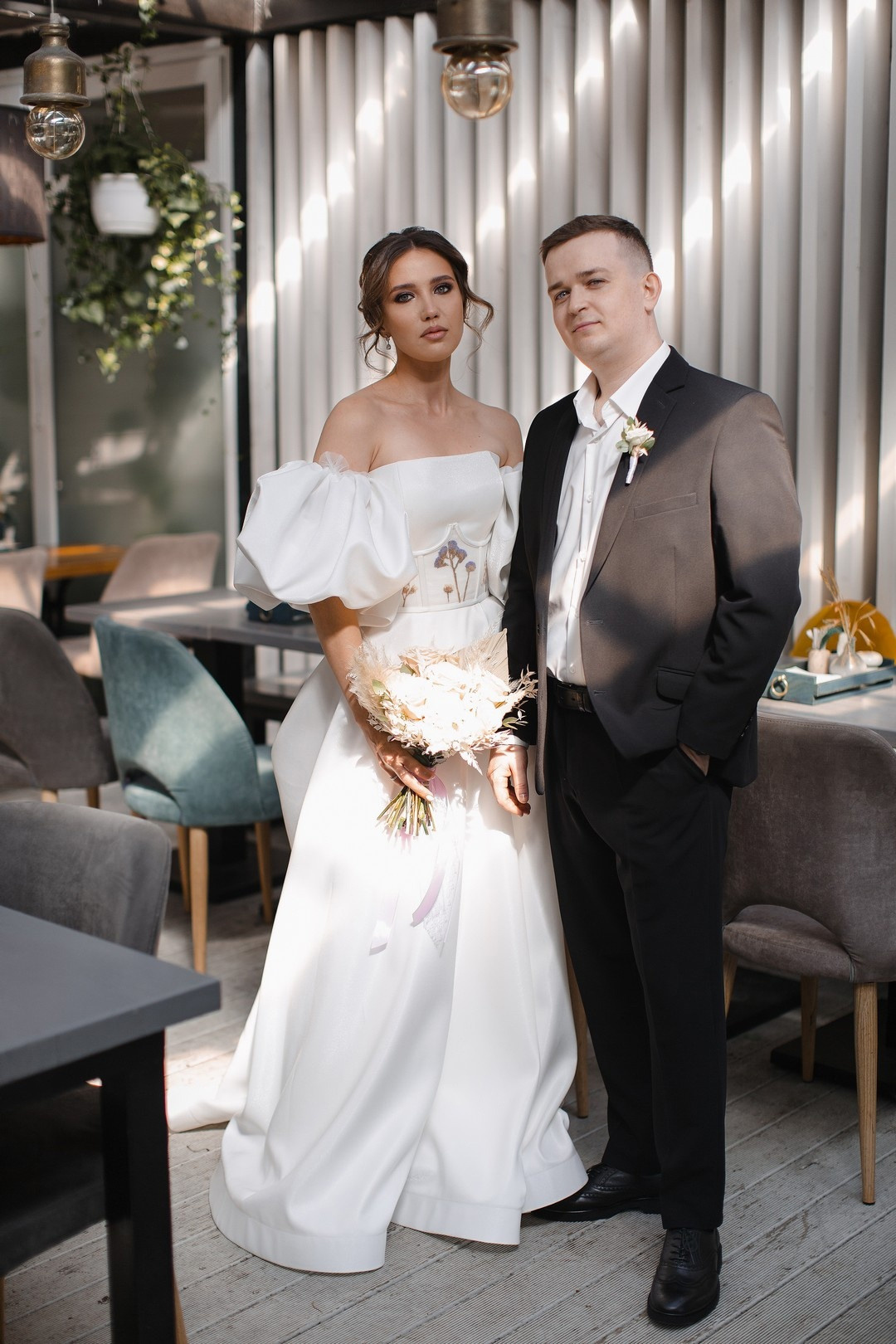  Романтическая прогулка у здания художественного музея