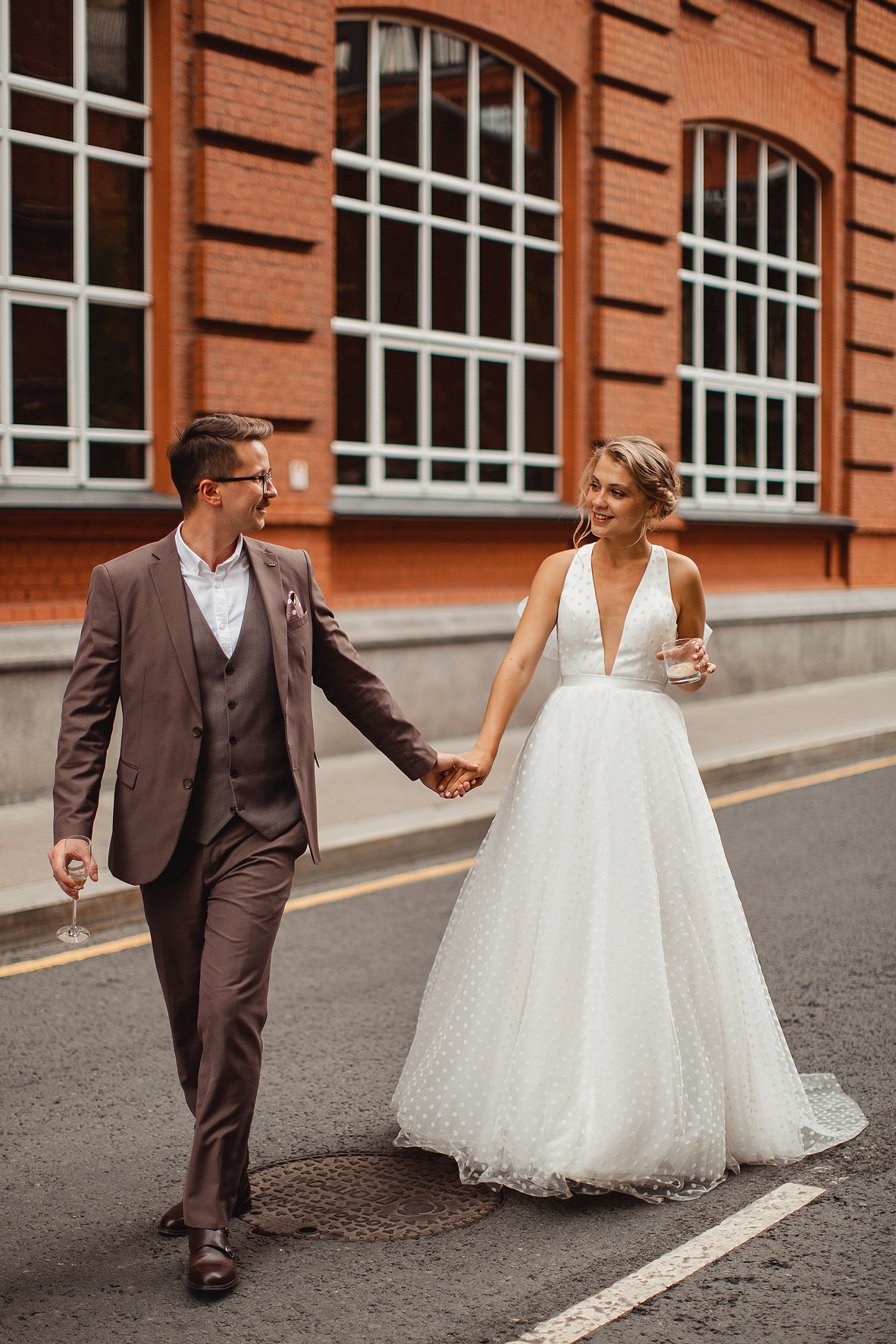  Свадебная фотосессия возле Дома Музыки