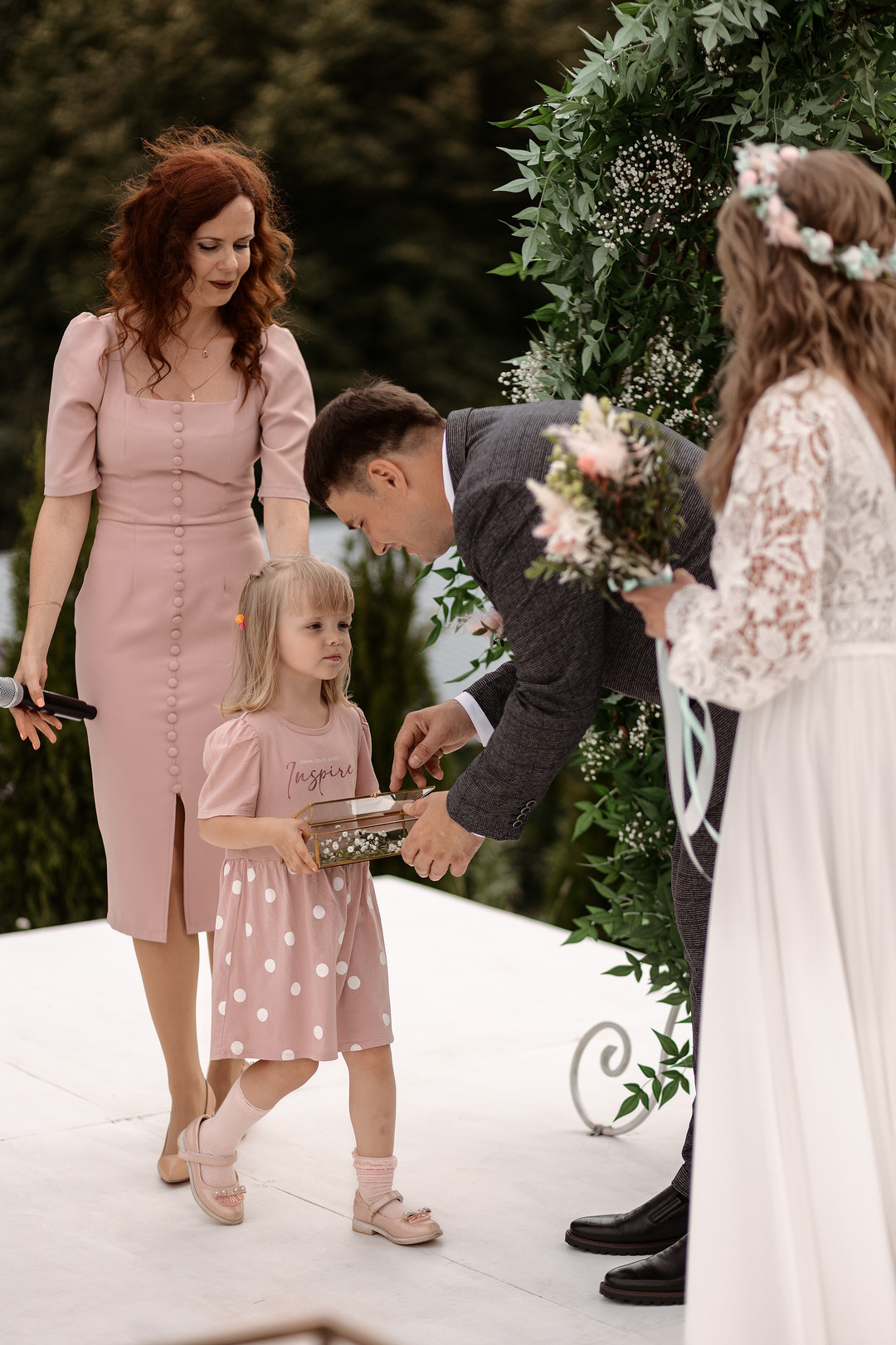 Глемпинг парк клевер приглашает вас на фотосессию к фотографу васячкин. Свадебный фотограф Ярославль Дмитрий Васячкин