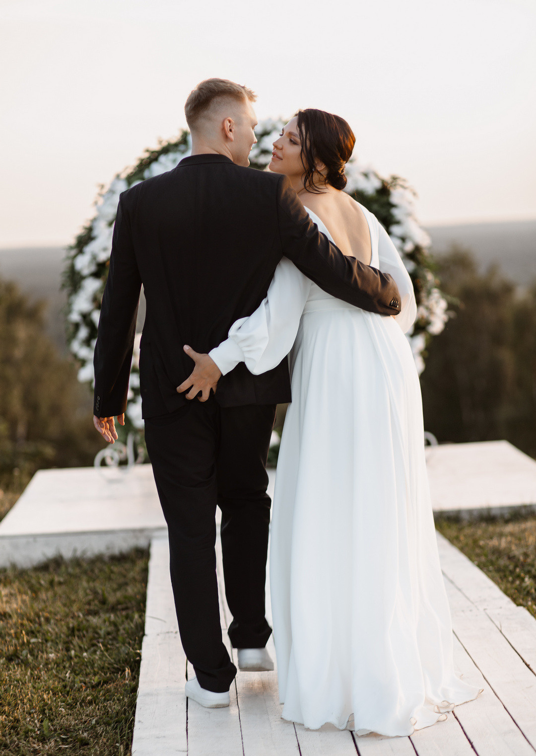 Веселая свадебная фотосессия в изгибе ярославль. Свадебный фотограф Ярославль Дмитрий Васячкин