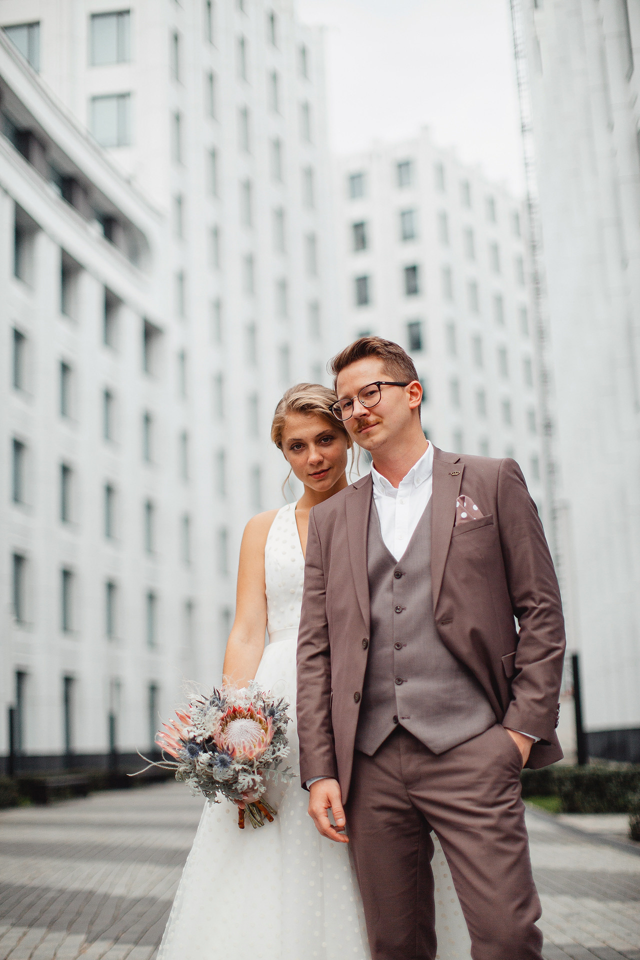  Влюбленные возле Бинарного Законодательства