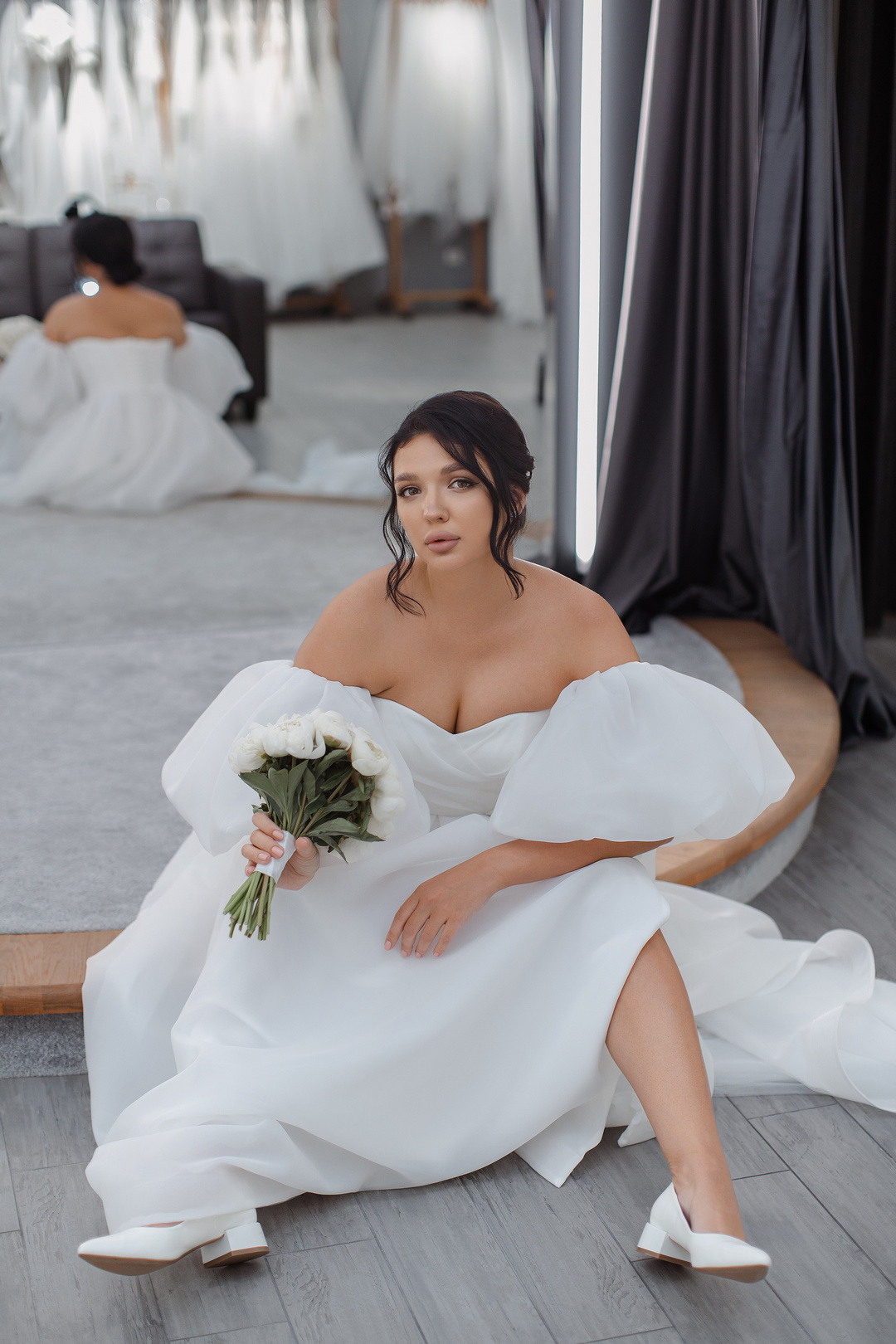  Романтическая свадебная регистрация среди цветов