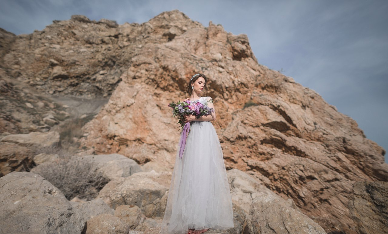 на розовом фоне