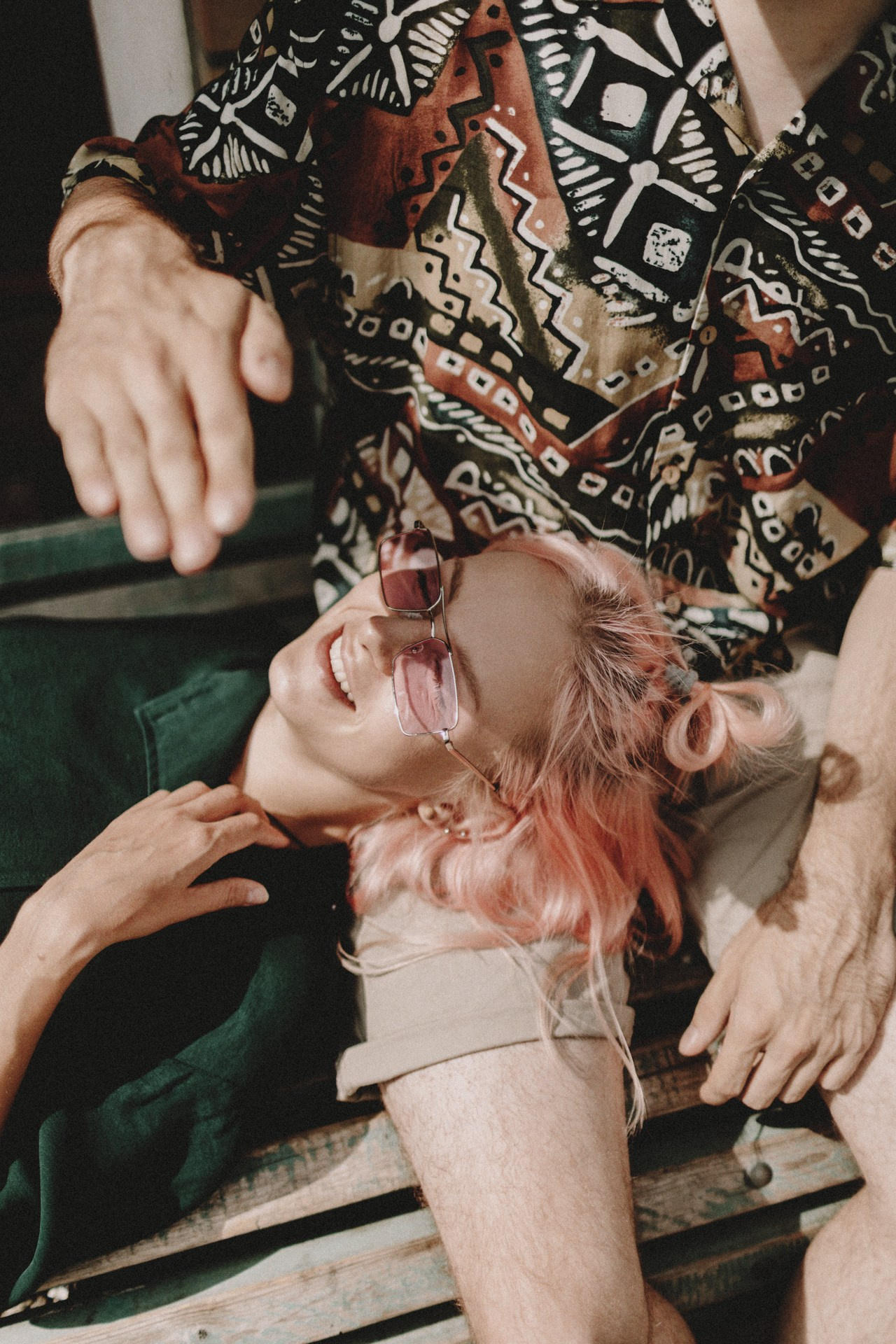 О прекрасные объятия на улицах Казани. Про любовь