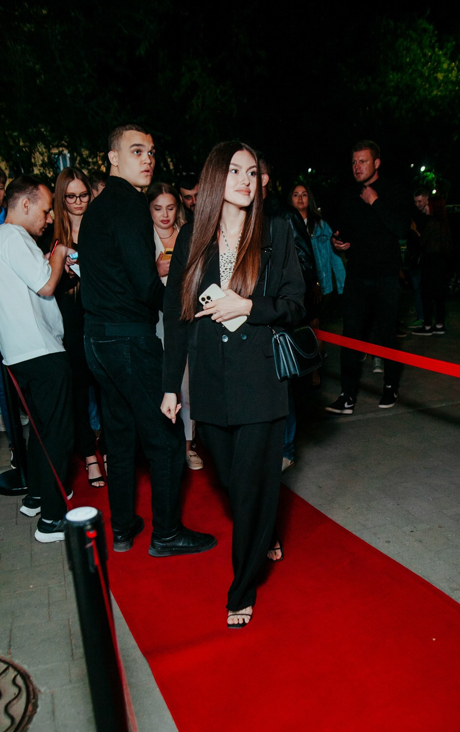 Презентация «Iphone 15». Свадебный и детский фотограф в Волгограде Слава Белов