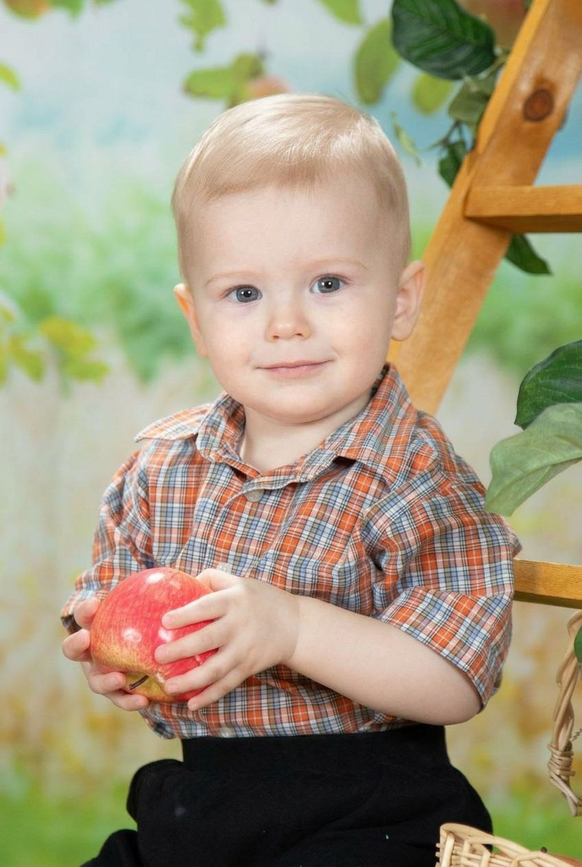 Яблоня фотосессия детская. Детская фотостудия «Фоточка» Москва Зеленоград фотопроекты, выпускные альбомы