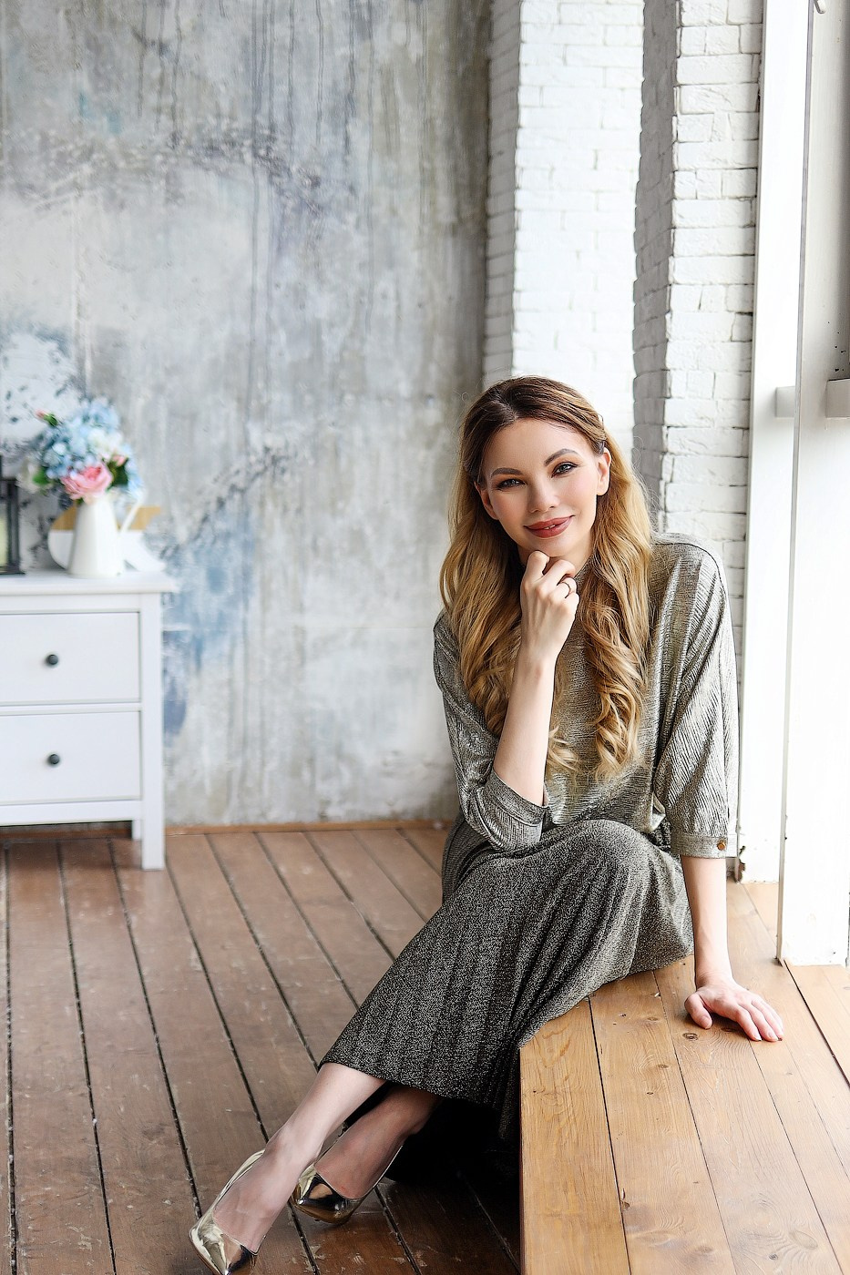 Portrait women’s photo session at the Photo Studio. Professional photographer in Sochi Victoria Joy. Teaching Photography