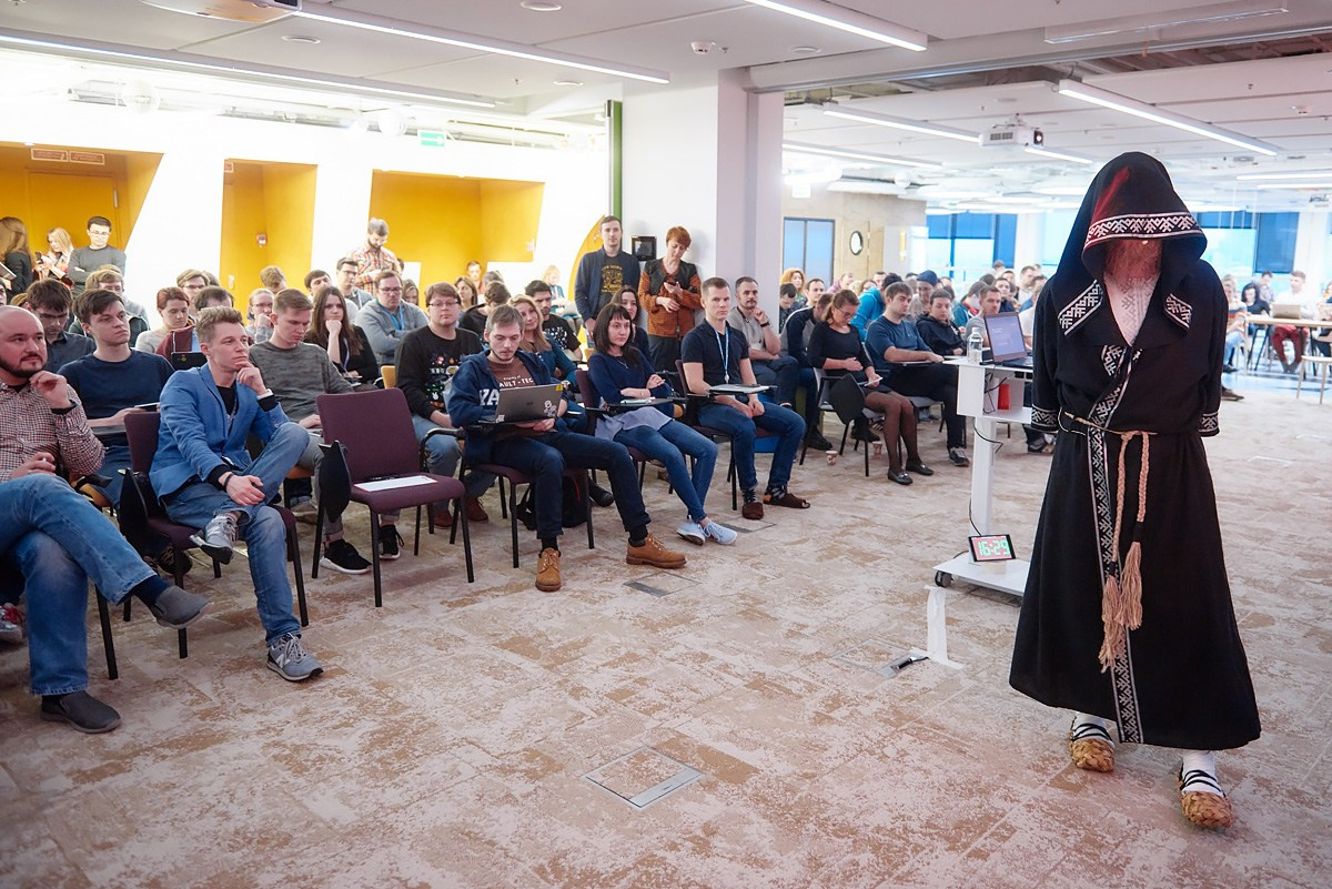 Нейромонах Феофан в Avito. Репортажный фотограф в Москве Вадим Францев