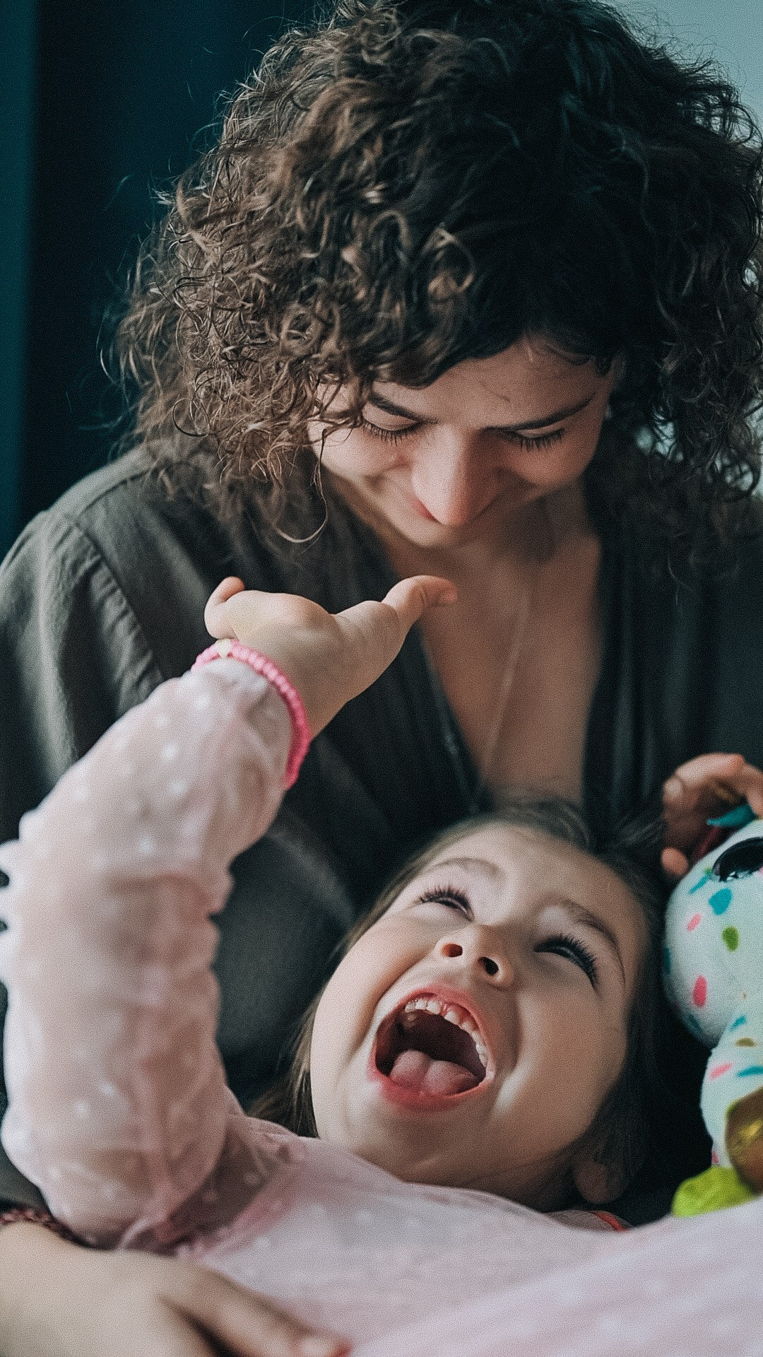 Семейное утро. Ксения, Михаил, Элиза, Даниэль. Семейный фотограф в Москве Дарья Пузикова