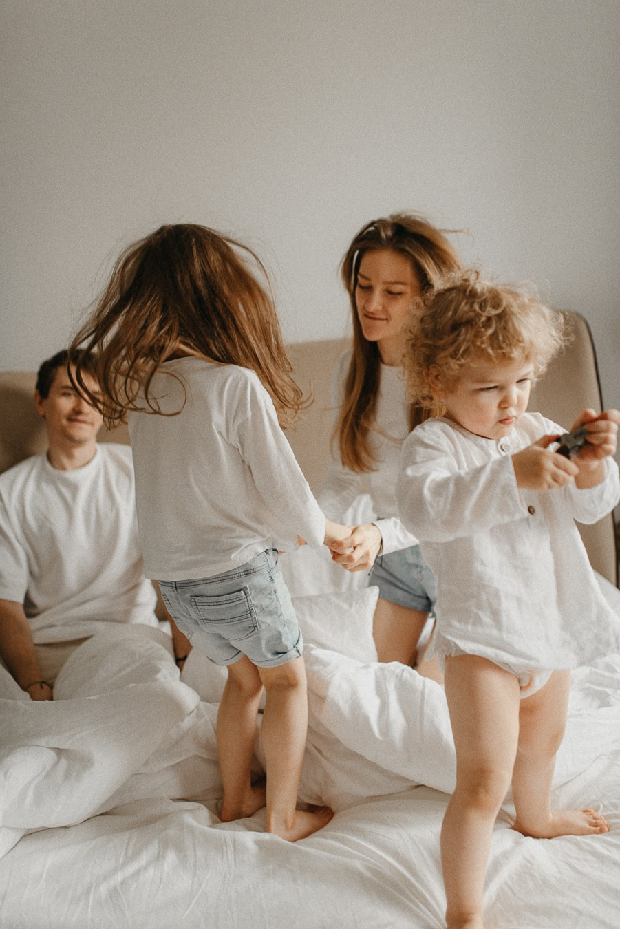 Костя, Яна, Кристина, Леон | дома