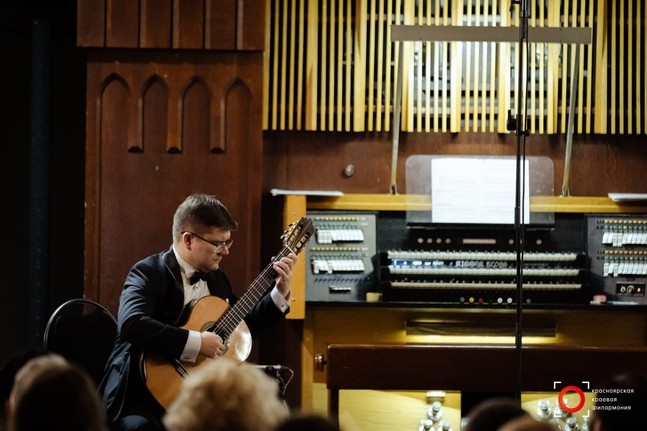 Семейный дуэт Дмитрия и Елизаветы Бородаевых выступил в Красноярске. Дмитрий Бородаев