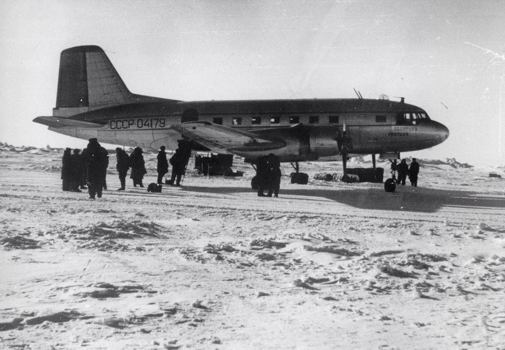 Исторические фотографии. Фотоальбом показывающий увлекательный мир авиации и мир медведей Андрея Иванова