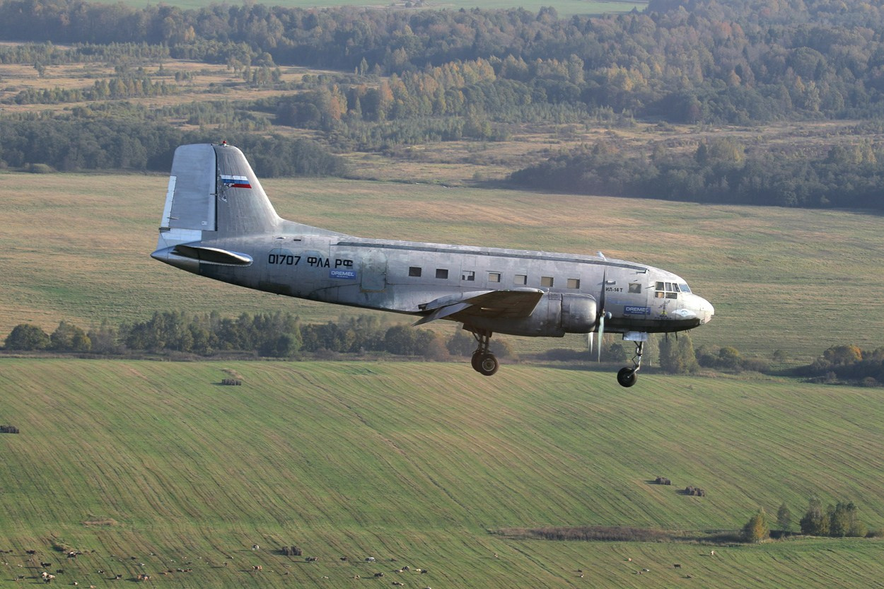 Ил-14Т «Голубая Мечта». Фотоальбом показывающий увлекательный мир авиации и мир медведей Андрея Иванова