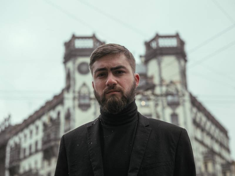 Дмитрий, 177 рост, 46-48 р-р. KED Production — продакшн из СПб. Создаём фото, видео и контент, который помогает брендам и селлерам продавать больше