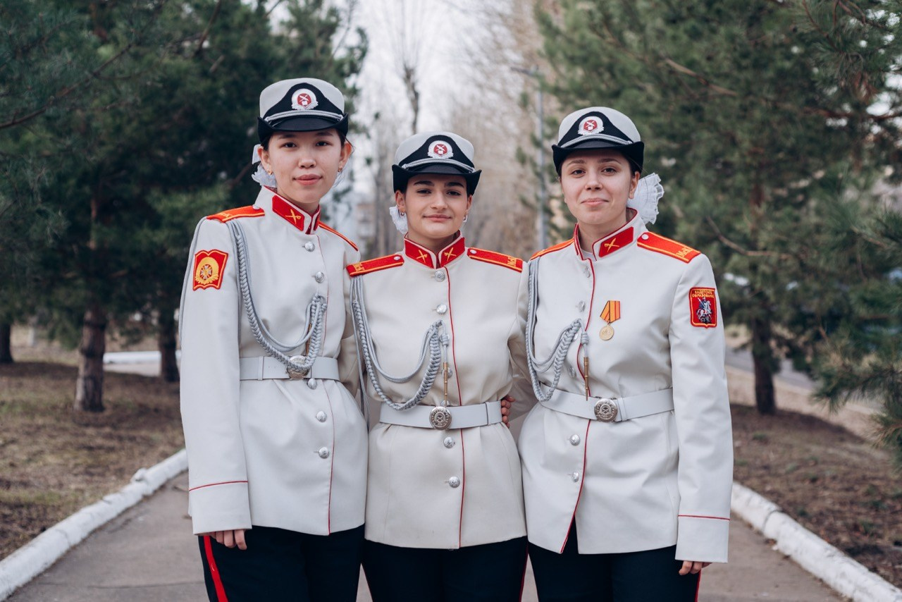 Выпускной альбом для школьного класса — фотосъёмка, дизайн и печать в Москве. MILATE — выпускные альбомы, фотосессии и видео в Москве