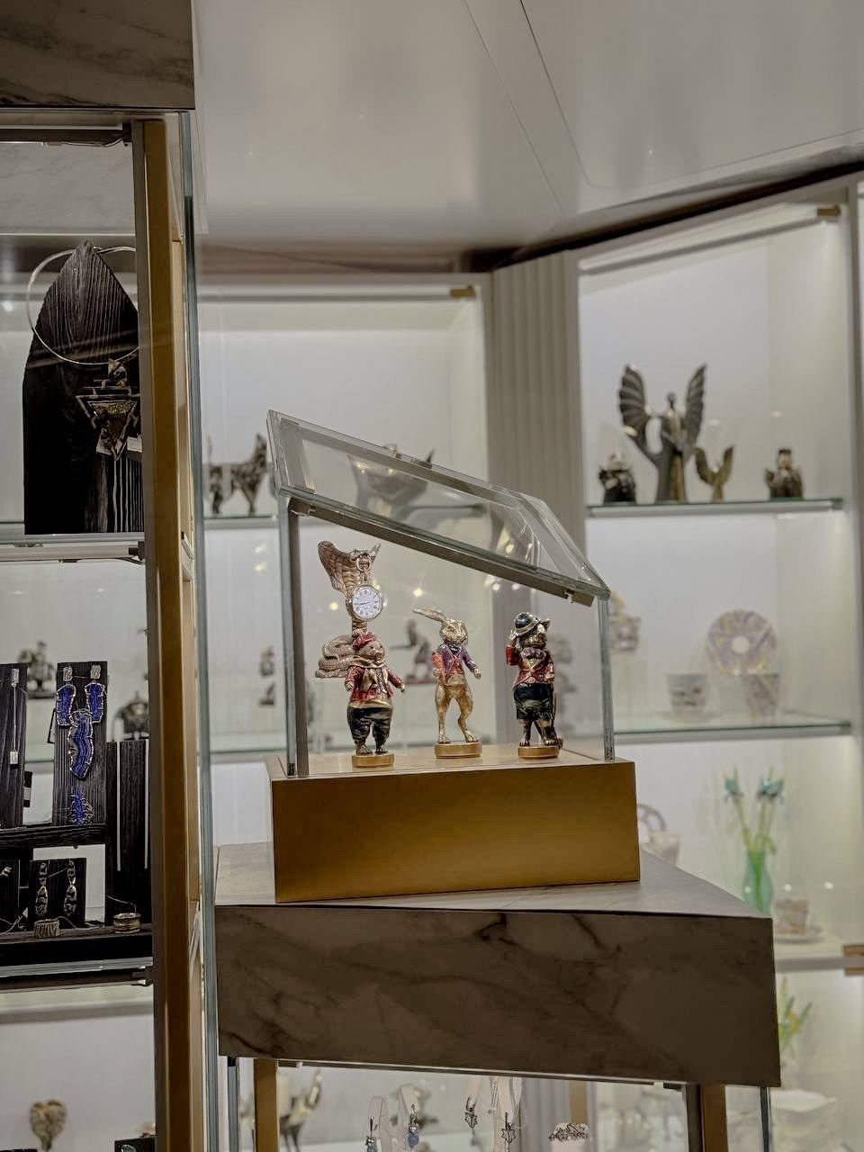 Ювелирная стойка Бизнес зал, аэропорт Пулково, СПБ. Davvero