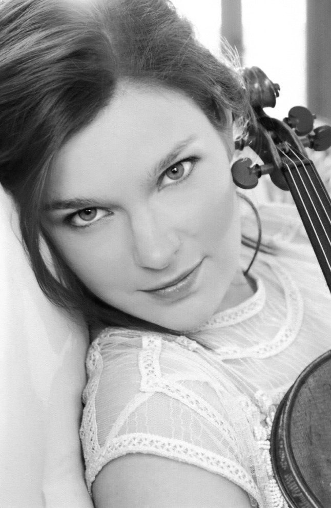 Скрипка и девушка. Фотограф в Екатеринбурге Юлия Ташлыцкая