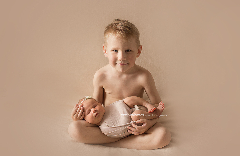 Детская фотосессия старшие и младшие дети. Фотограф новорождённых малышей и детский фотограф В Казани Лана Максим