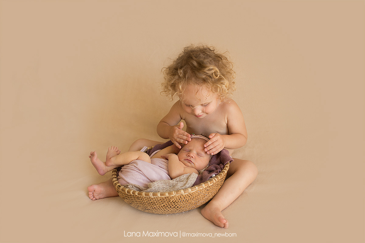 Детская фотосессия старшие и младшие дети. Фотограф новорождённых малышей и детский фотограф В Казани Лана Максим