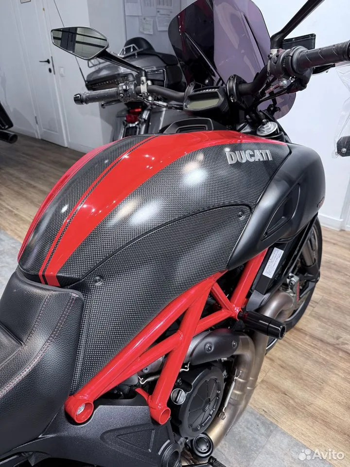 Купить 2016 Ducati Diavel Red Carbon — подробнее на сайте. Hello Davidson, Москва. Только хорошие мотоциклы…