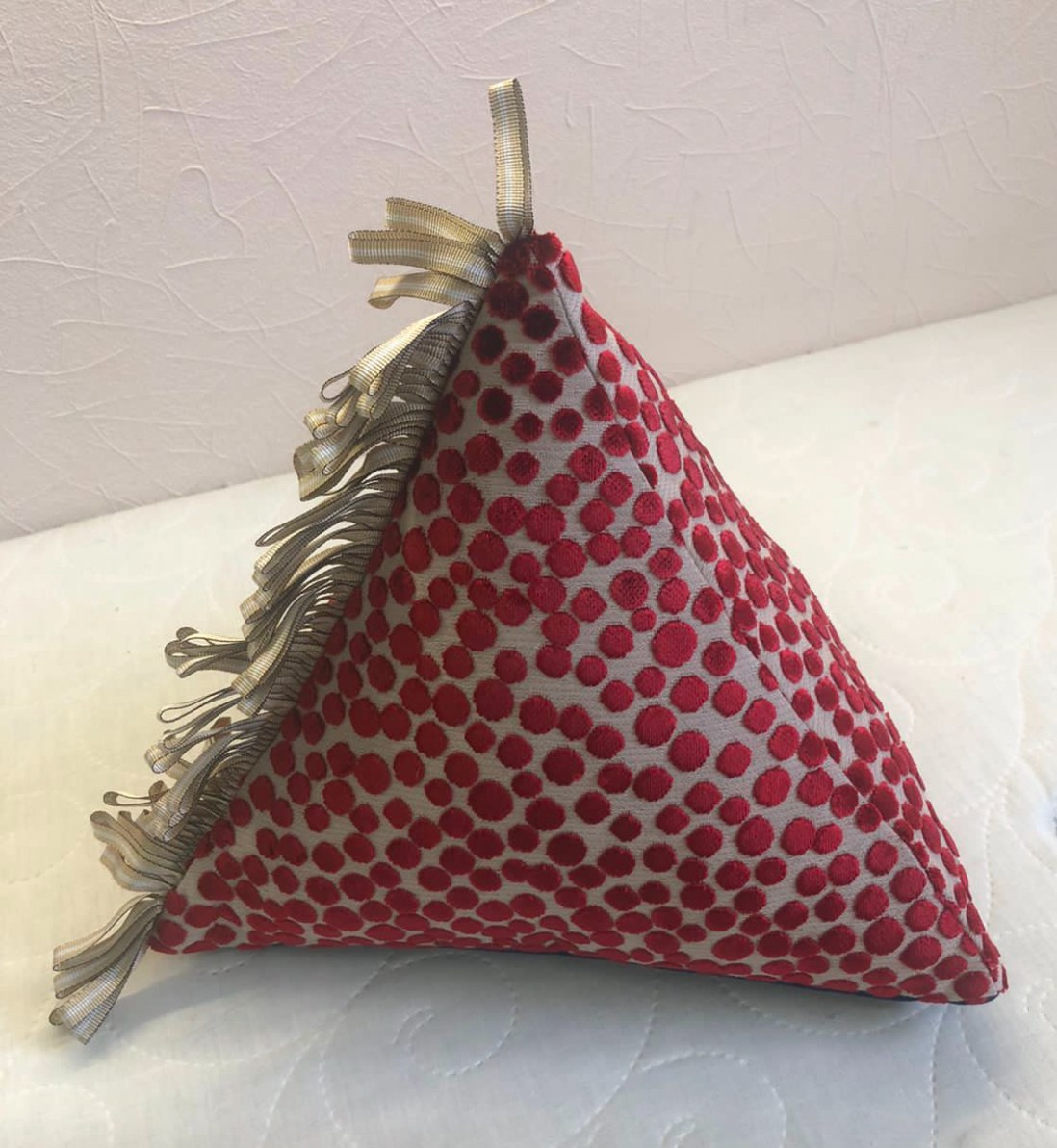 Подушка пирамидка