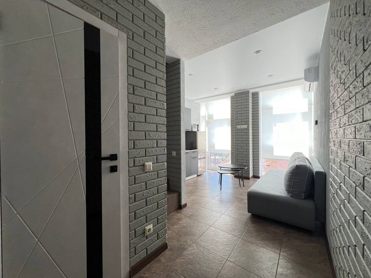 Классная двухуровневая квартира с потрясающим видом на город, со своей парковкой. Квартиры посуточно, длительно в Сочи, LARA APART GROUP