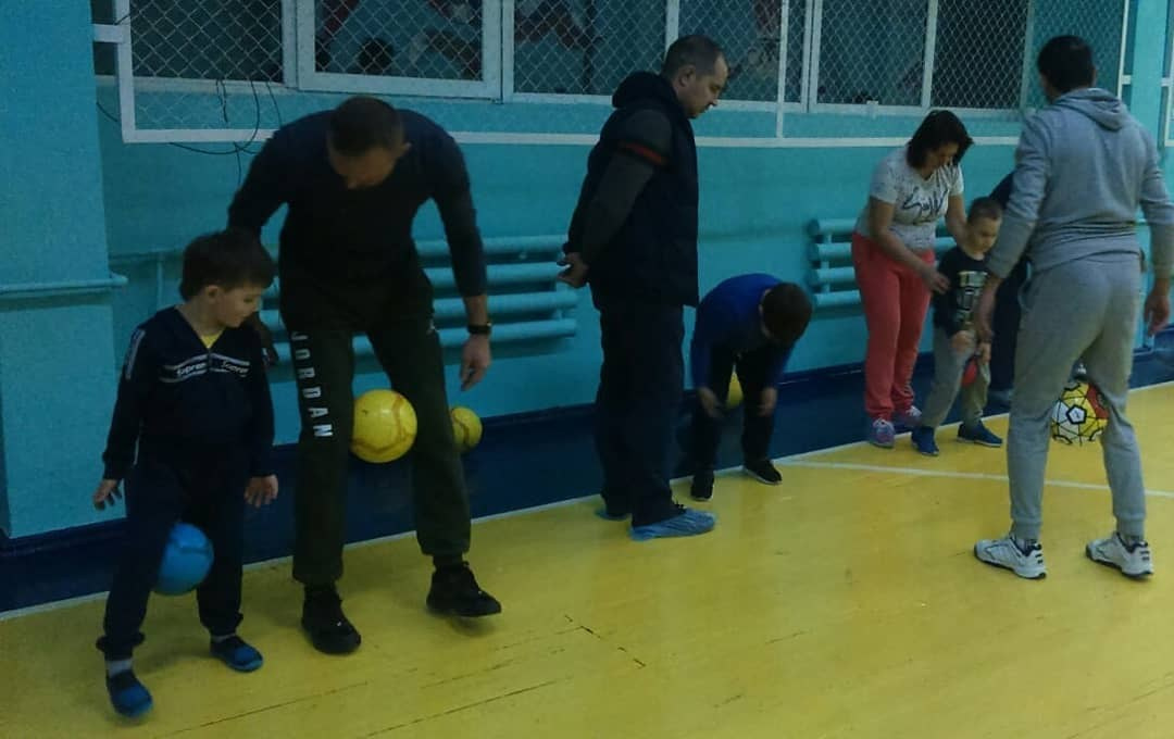 Папы на старте: как семейные тренировки делают наши занятия ЛФК особенными! 💪👨👧👦