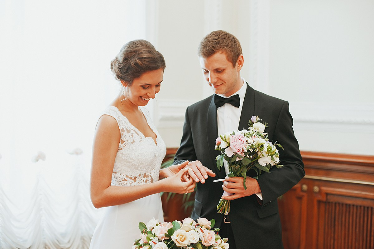 Фотосессия свадебной регистрации, фотограф Денис Шмигирилов, фотограф на свадьбу, свадебная регистрация, свадебные кольца купить, букет невесты магазины, прическа на свадьбу, свадебный визажист, аренда машины на свадьбу