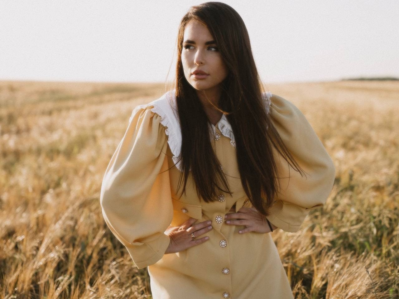 Оля в поле. Семейный фотограф в Москве Алёна Чача