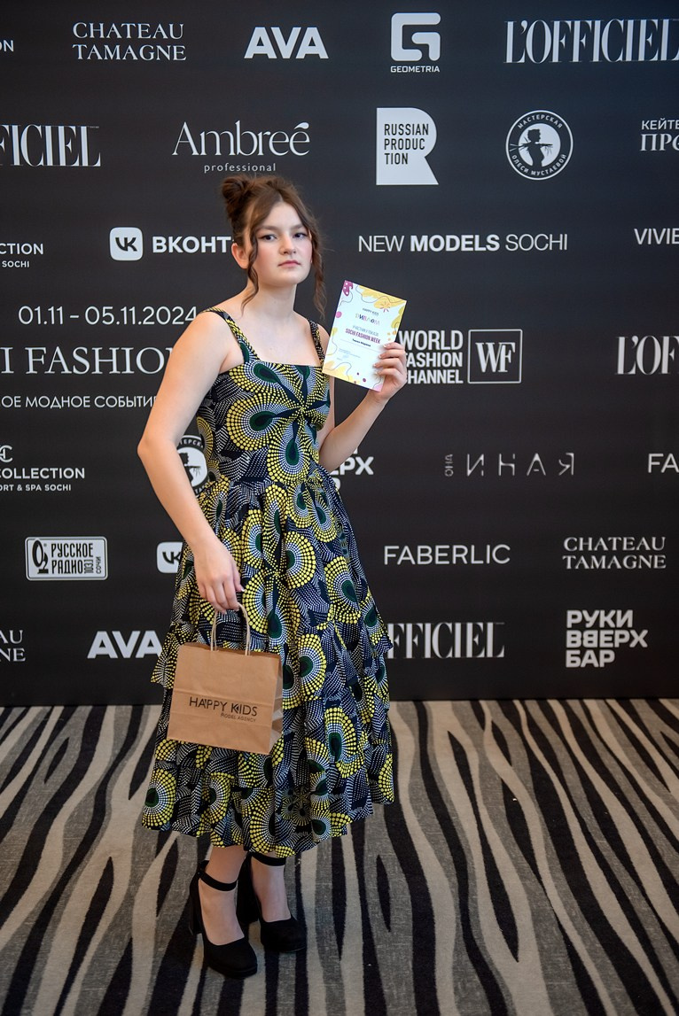 SochiFashionWeek2024 дизайнер Юлия Крылова. Семейный и коммерческий фотограф в Сочи Александр Бодунов