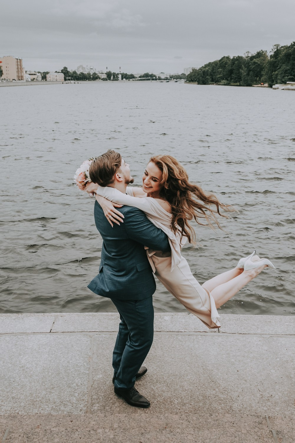Свадебный фотограф в Санкт Петербурге, Москве. Фотограф крещение венчание в Петербурге! Помогает подобрать храм и посоветовал душевного батюшку в СПб