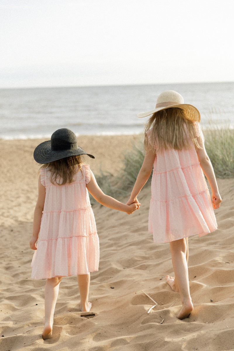 Mother and daughters photo shoot. Контент фотограф для личного бренда